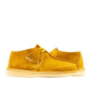 Clarks(r) Desert Trek amber nubuck Chukka